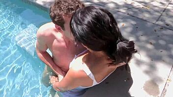 dana vespoli's shaved milf pussy craves deep anal fingering