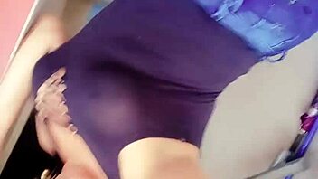 carolina the guayaquil transexual plays solo with her cock