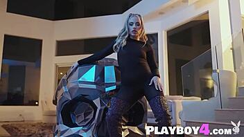 huge ass babe strips naked after steamy tease session