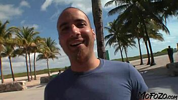 young model shoots her first video on mofozo