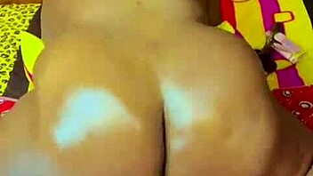 Homemade shaved pussy close-up tease from amateur update session