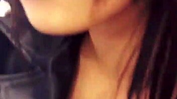 Stunning Chinese model showcases her captivating beauty and grace