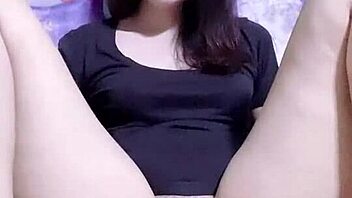 check out this amateur's solo masturbation squirt fest