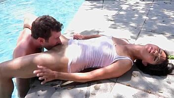 dana vespoli's shaved milf pussy craves deep anal fingering