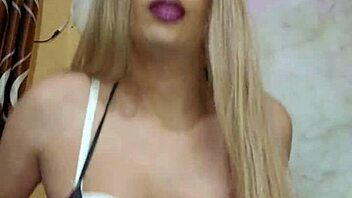 linda rosa transexual shows off curves and assets up close