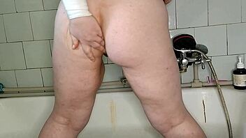 oh god, look at this mature babe squirting hard with her ass cheeks spread wide open