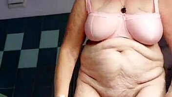 oma fucks her hairy pussy with slutty whore vibes