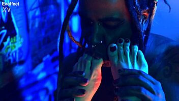 hey check out this femdom goddess demanding foot worship and toe sucking