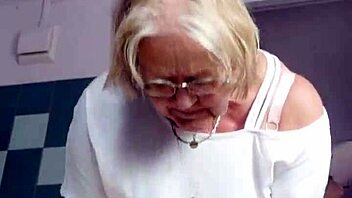 oma fucks her hairy pussy with slutty whore vibes