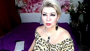 hey wanna play tongue games with this mature slut's buttplug ass and dildo cunt?