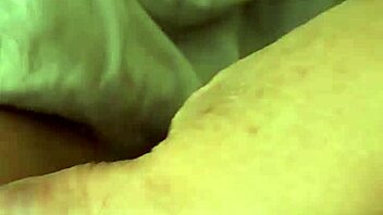 hairy mature latina plays piano with her wet pussy