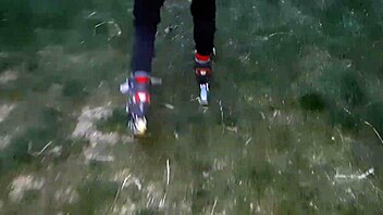 Paid coach skating lesson hides wet cunnilingus fun