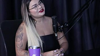 Submissive redhead Suellen Barrar fingers pussy daily on camera