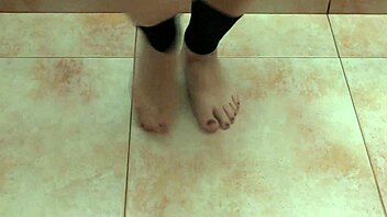 Sexy dancers tease with their perfect feet moves?