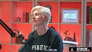 Up close busty pawg milf kenzie taylor hits intense hitachi orgasm