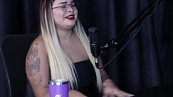 Submissive redhead Suellen Barrar fingers pussy daily on camera