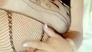 i toy mature neighbor's huge pussy till she squirts wildly