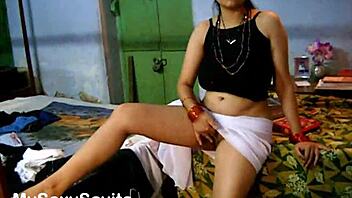 horny indian babe savita bhabhi squirts fingering pussy