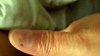 hairy mature latina plays piano with her wet pussy