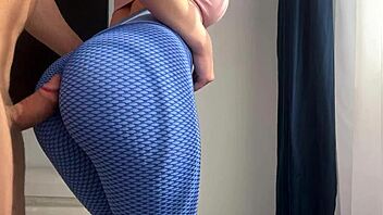 guy humps my big ass leggings gym grind cumshot!