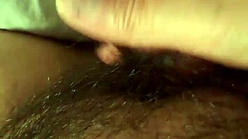 hairy mature latina plays piano with her wet pussy