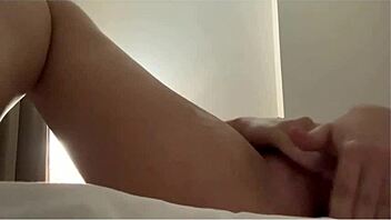 Sex-Addicted Hottie Toys to Squirting Climax