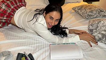 hermosa colegiala quits condom for raw asian anal pounding