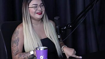 Submissive redhead Suellen Barrar fingers pussy daily on camera