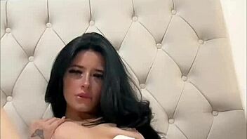 i'm squirting horny on webcam toys