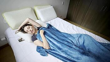 my best friend's wife fingers pussy while i watch her masturbate