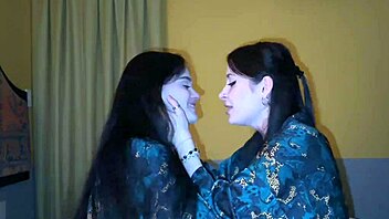 am i fucking my bisexual friend raw in rough pussy session?