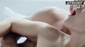 gorgeous asian teen deep orgasms from lover 💋🌸😍