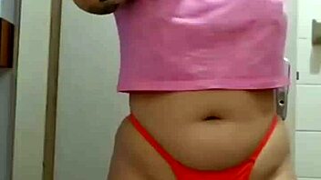 exhibitionist flashes her huge wet pussy online for everyone