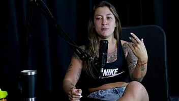 Safada strips sensually flashing tits denies trans fantasy loss of virginity