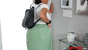 Disappointed Curvy Milf Tries First-Time Anal Drilling On Sofa