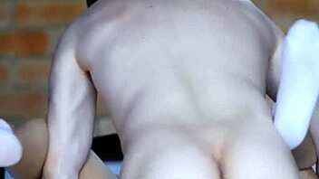 damn those apartment walls vibrate with raw sexual tension