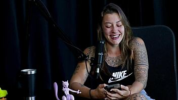 Safada strips sensually flashing tits denies trans fantasy loss of virginity