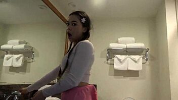 Super cute brianna arson cruises beach gives public pov head creampie holiday!