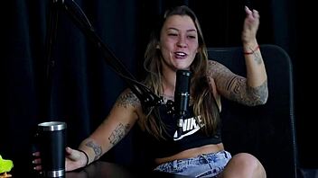 Safada strips sensually flashing tits denies trans fantasy loss of virginity