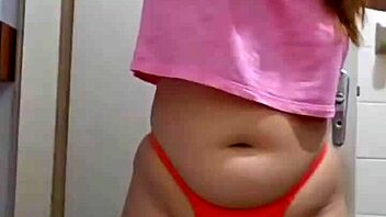 exhibitionist flashes her huge wet pussy online for everyone