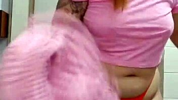 exhibitionist flashes her huge wet pussy online for everyone
