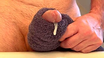 me stroking to explosive orgasm close up moan fest 😩💦