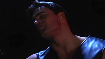 Feels so intense fucking this slutty girl in motel bed