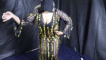 arab amateur dances tits out before outdoor public pounding