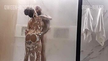 Homemade couple films bodybuilder babe shower fucking cumshot
