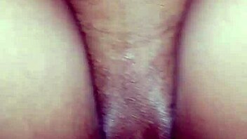 gostosa esposinha offers her tight pussy for hot amateur fuck