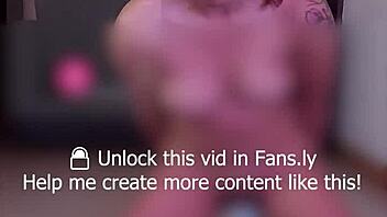 ATHLETIC Filipina NEIGHBOR WORKS OUT her PUSSY