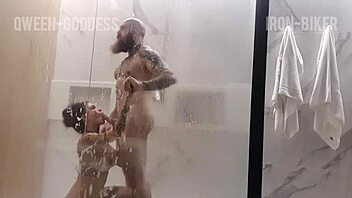 Homemade couple films bodybuilder babe shower fucking cumshot