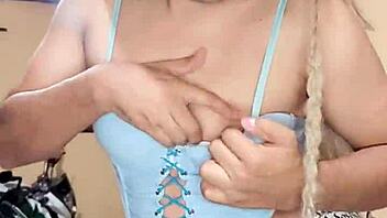 ¡Mira Esta Transexual Rica Tocándose Con Pasión