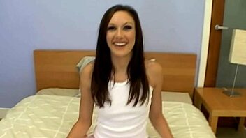 Horny Babe Gives Sloppy Blowjob In Hot Casting
